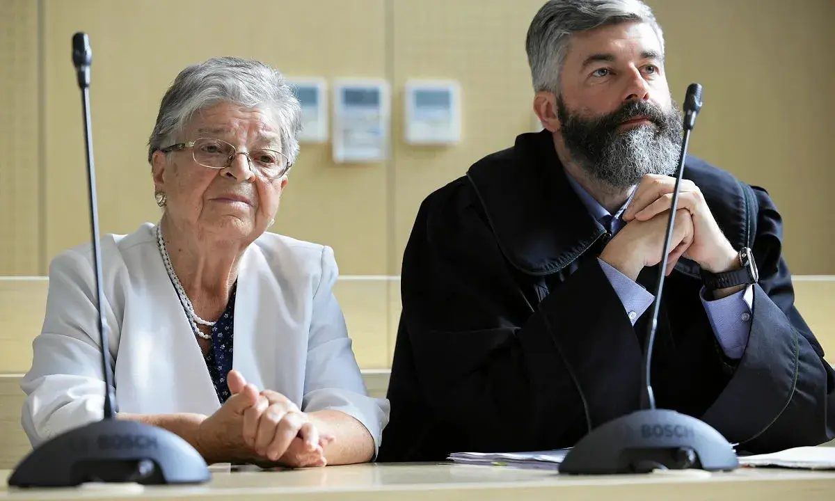 Czy oskarżony ma wgląd do zeznań świadków? Poznaj swoje prawa