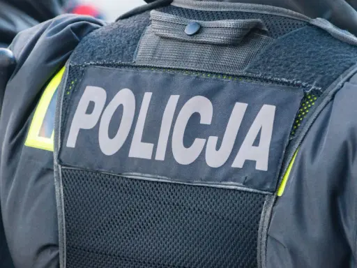 Czy policja może zabrać telefon świadka? Poznaj swoje prawa!