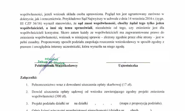 Dokument prawny dotyczący zniesienia współwłasności, z podpisami pełnomocnika i uczestniczki. Załączniki obejmują m.in. projekt podziału działki.