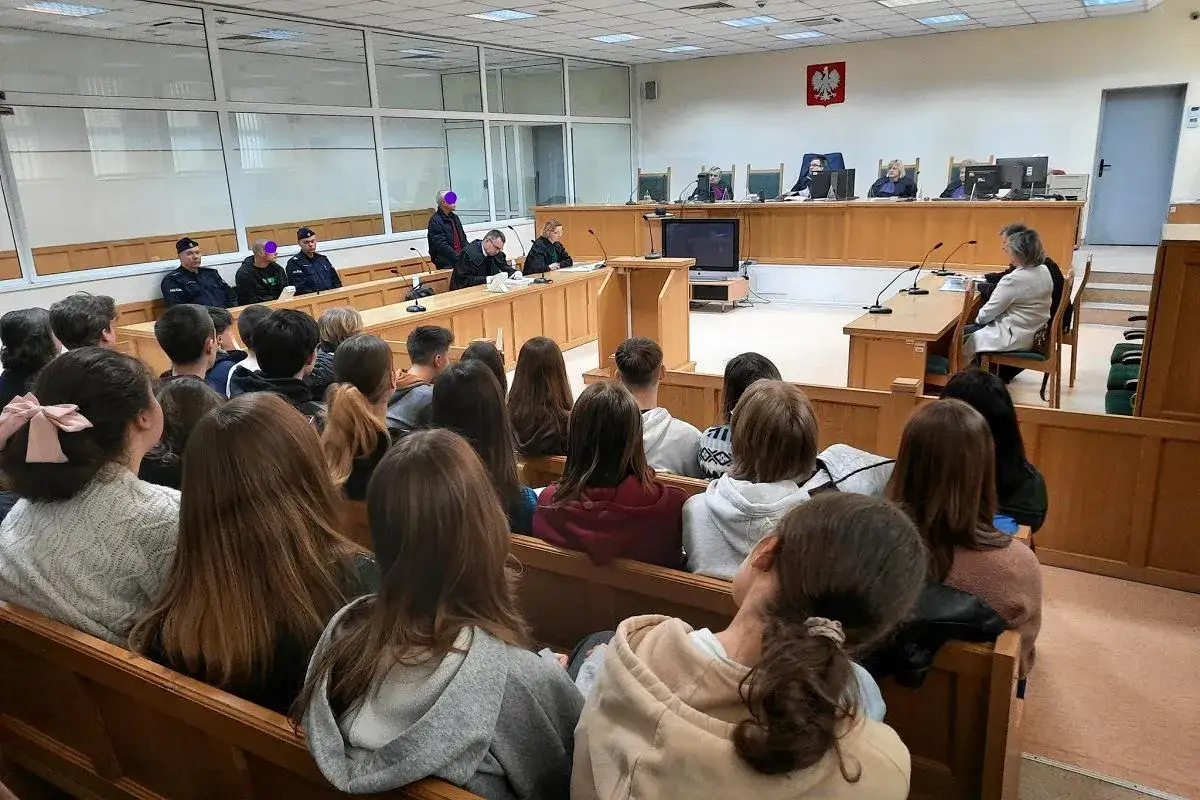 Sala sądowa, polski sąd, rozprawa sądowa