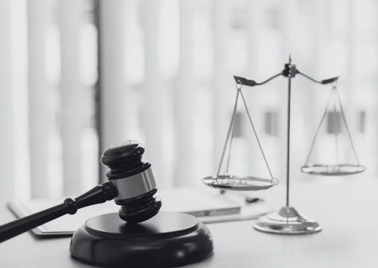 Sąd, waga sprawiedliwości, polskie prawo cywilne